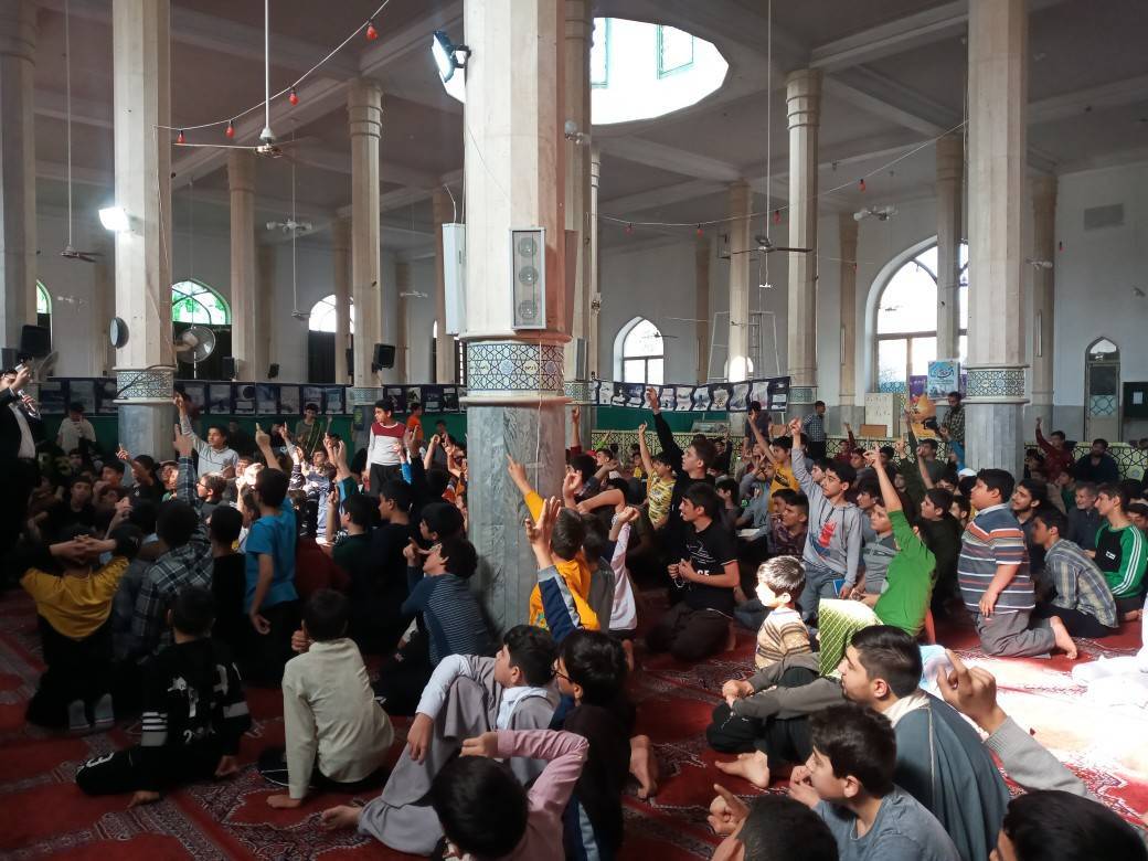 شور و حال دانش آموزان قمی در مراسم اعتکاف