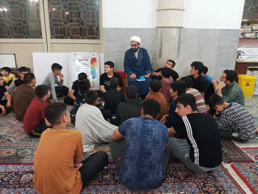 راز و نیاز دانش آموزان در مراسم اعتکاف