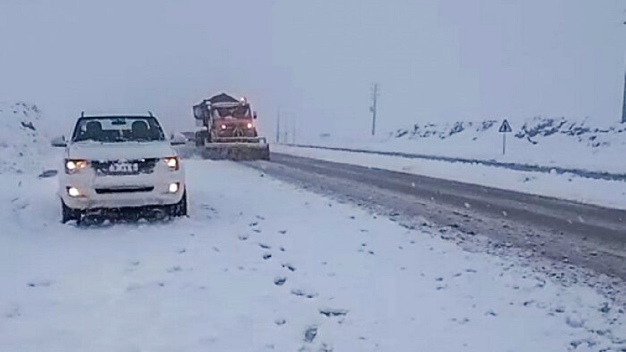برف و مه دید افقی در جاده ساوه - تهران را کاهش داده است