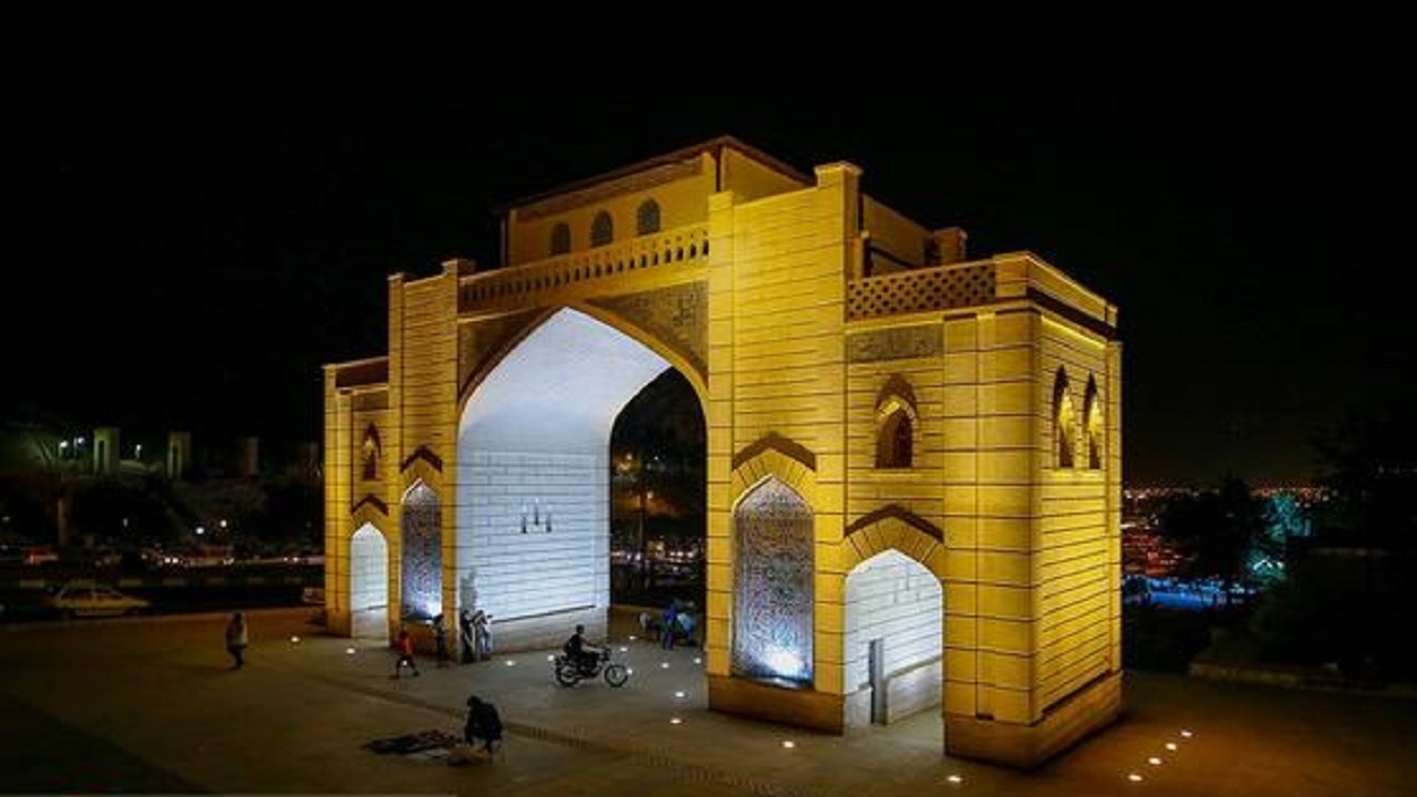 اسناد مالکیت حرم علی ابن حمزه (ع)، دروازه قرآن و مسجد جامع عتیق شیراز صادر شد