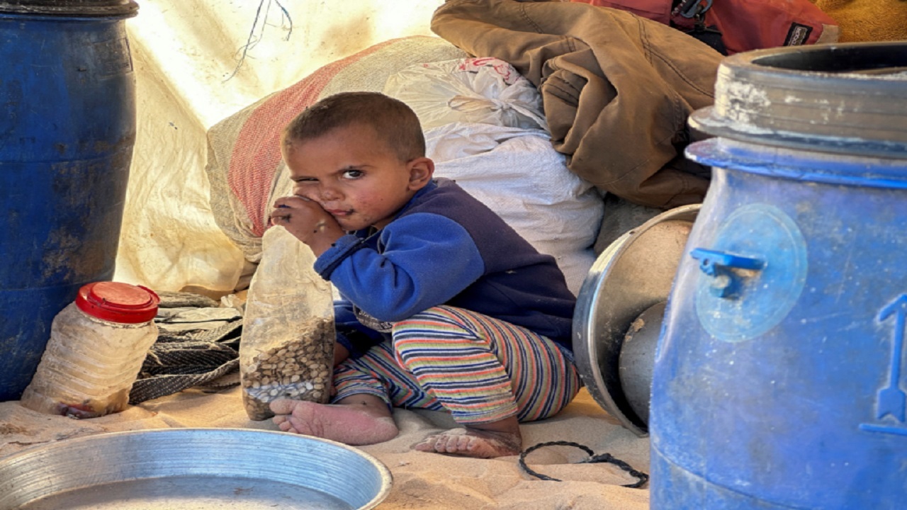 کودکان غزه زیر بمباران اسرائیل یا بر اثر نبود غذا شهید می‌شوند