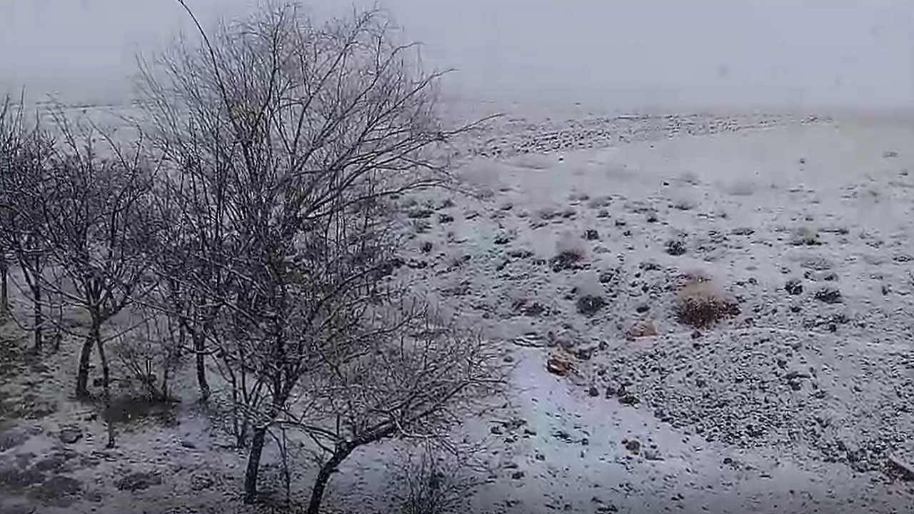 روستای انالوجه چادگان با بارش برف چهره زمستانی به خود گرفت + فیلم