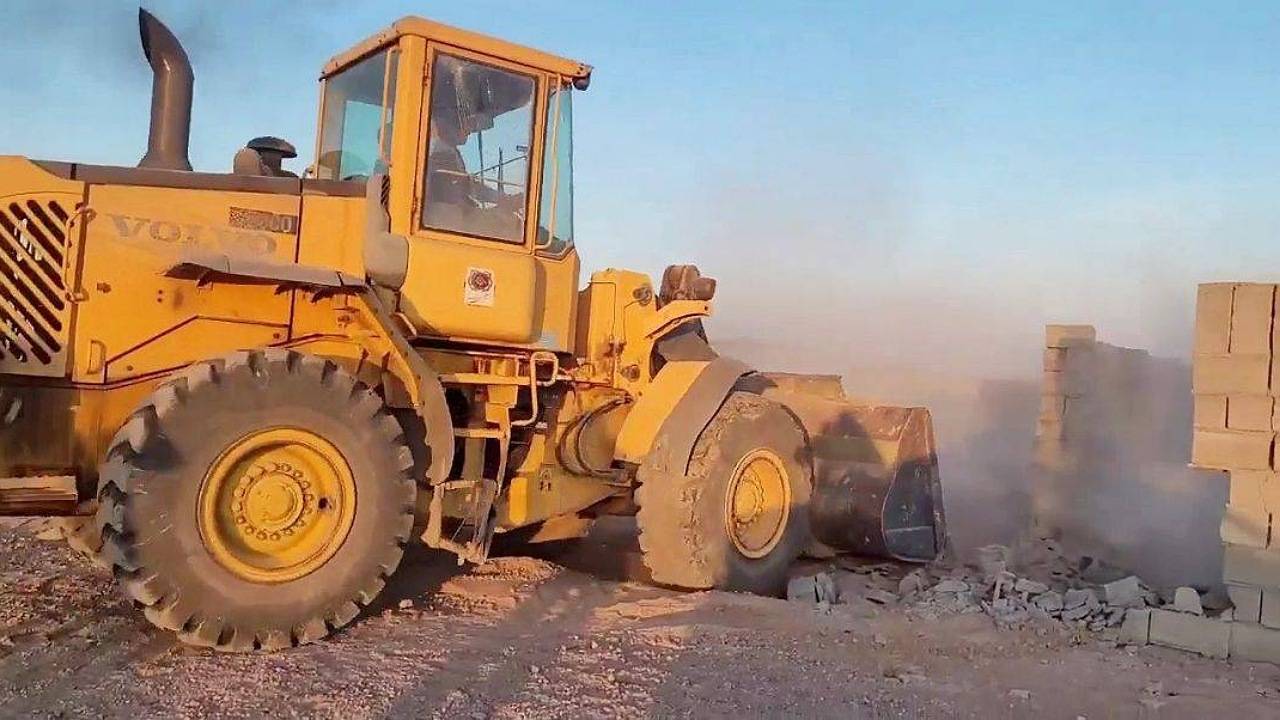 تخریب ۲۳۰ هزار متر مربع ساخت و ساز غیرمجاز در سیرجان