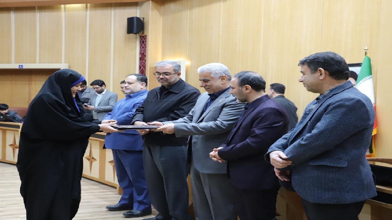 تجلیل از کتابداران و مروجان فرهنگ کتابخوانی درگیلان