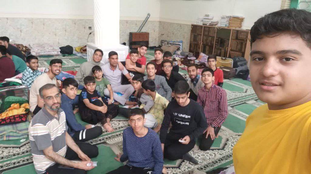 اجتماع پرشور دانش آموزان در مراسم اعتکاف