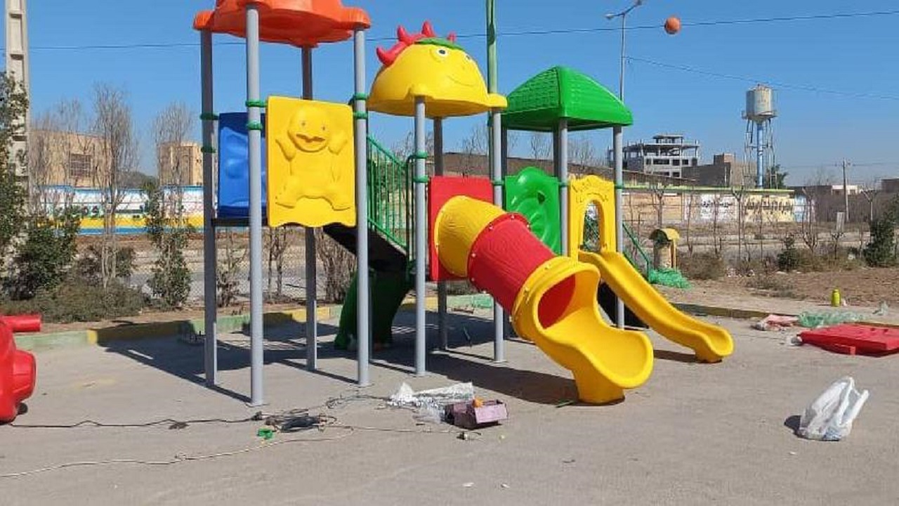 آغاز تجهیز ۲۲ پارک آبادان به مجموعه بازی کودکان