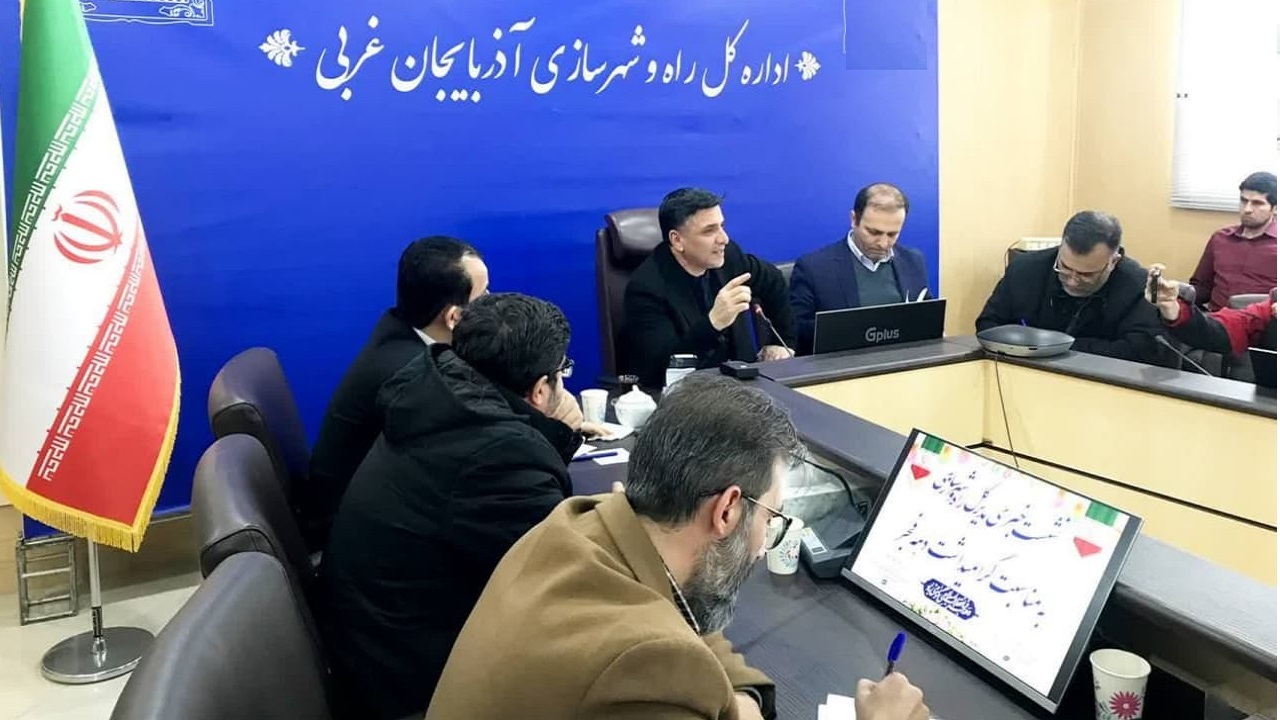 آذربایجان غربی، کارگاه راهسازی/۴۶۰ کیلومتر راه در حال اجراست