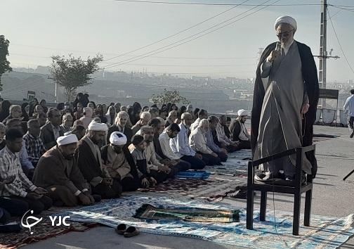 اقامه نماز طلب باران در بندرعباس + فیلم