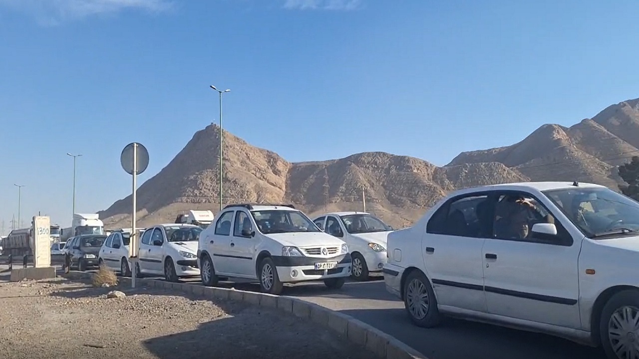 کلافگی رانندگان از ترافیک باغ رضوان در محله گورت + فیلم