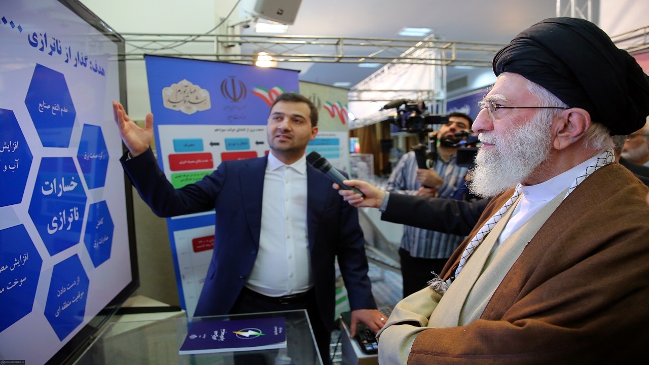 بازدید رهبر انقلاب از نمایشگاه توانمندی‌های تولید داخل