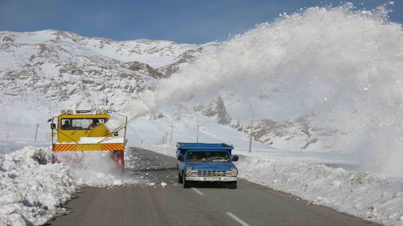 برقراری تردد در جاده های ۴۰ روستا در شهرستان فریدونشهر