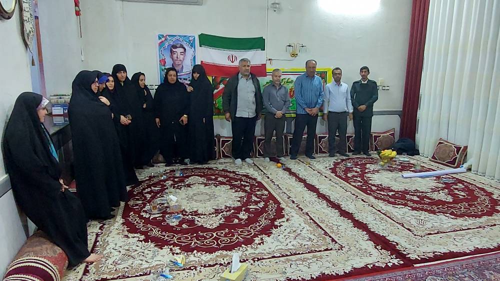 دیدار با خانواده شهدا در روستای الیف به مناسبت ۴۵ سالگی انقلاب اسلامی + تصاویر
