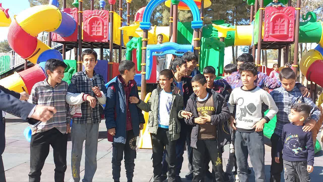 شادی کودکان صالح آبادی از افتتاح اولین مجموعه بازی دو طبقه