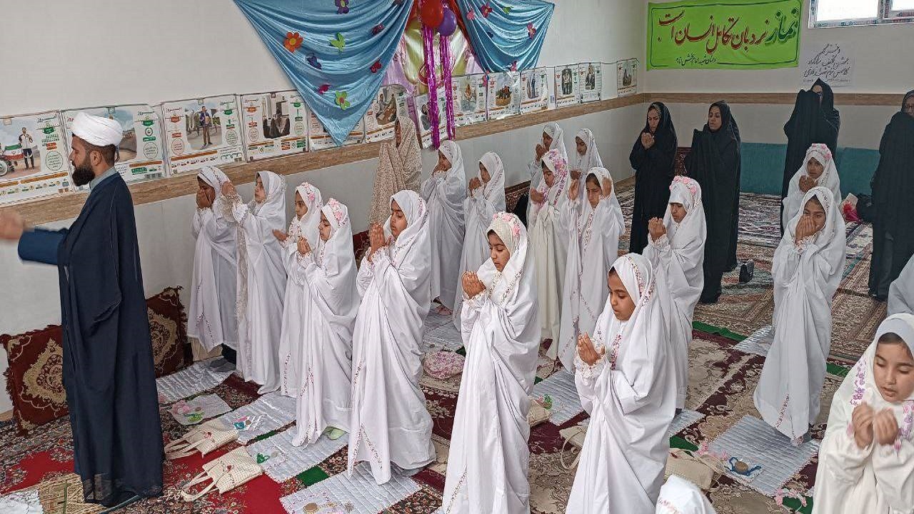 مراسم جشن تکلیف دانش آموزان انابدی به روایت تصویر