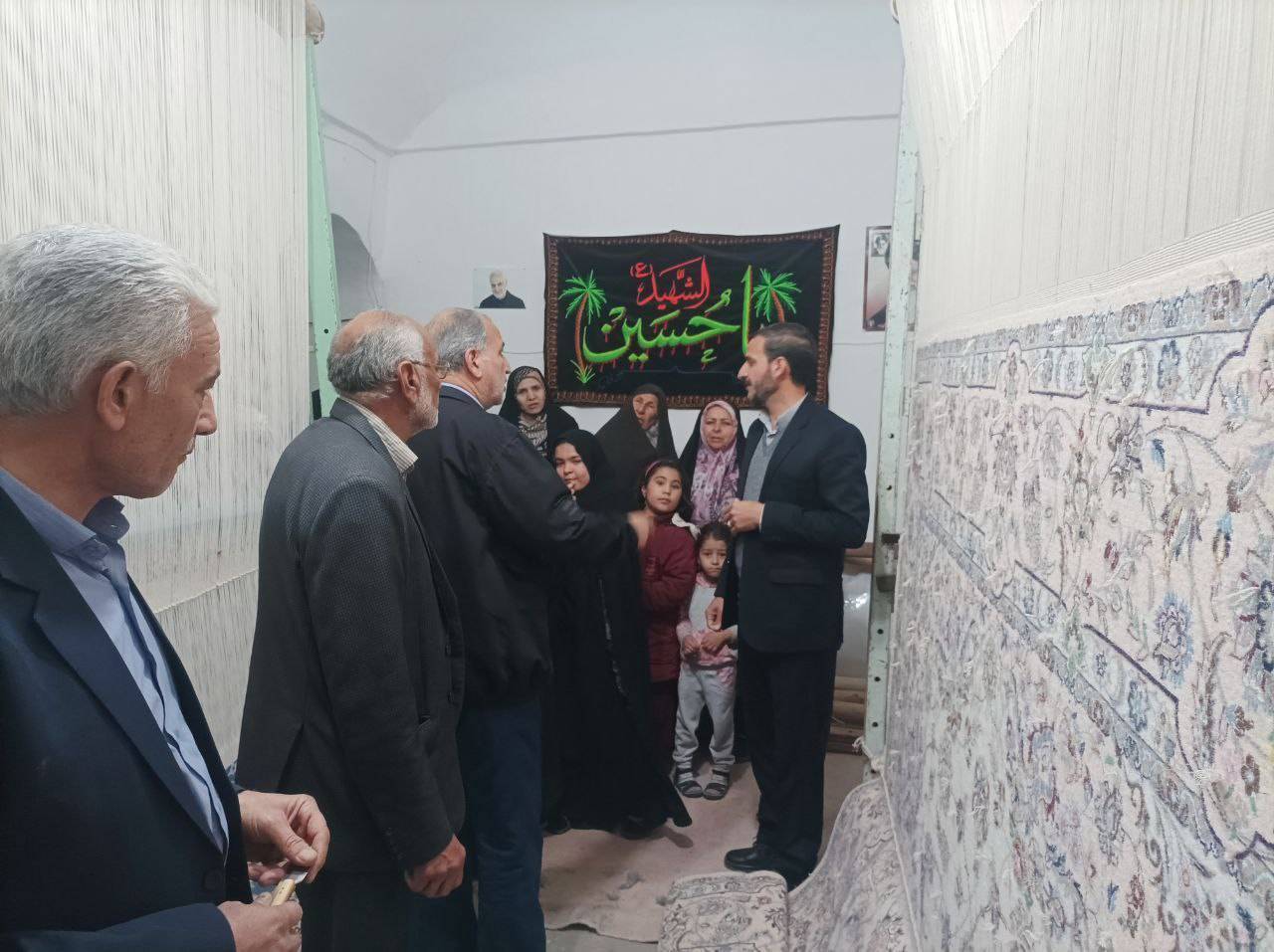اهدای فرش به عتبات عالیات در روستای ده محمد