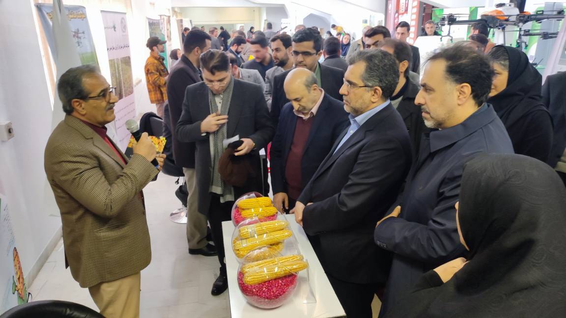 رونمایی از ۱۵ محصول تولیدی در پارک ملی علم و فناوری البرز