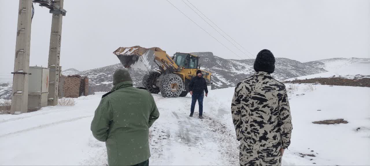 راه های روستایی اشتهارد با همت جهادگران بسیجی گشوده شد