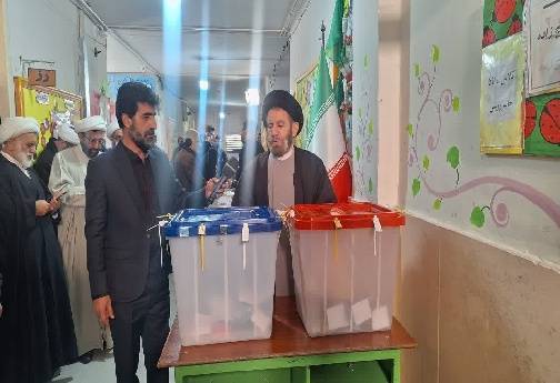 مردم لرستان با شرکت در انتخابات پای انقلاب ایستاده اند+ تصاویر