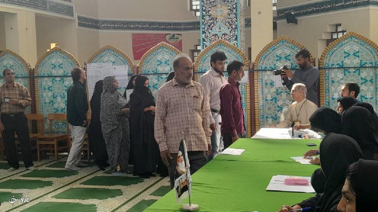 حضور پرشور هرمزگانی&zwnj;ها در شعب اخذ رأی