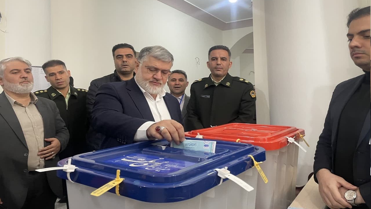 استاندار آذربایجان‌غربی رای خود را به صندوق انداخت