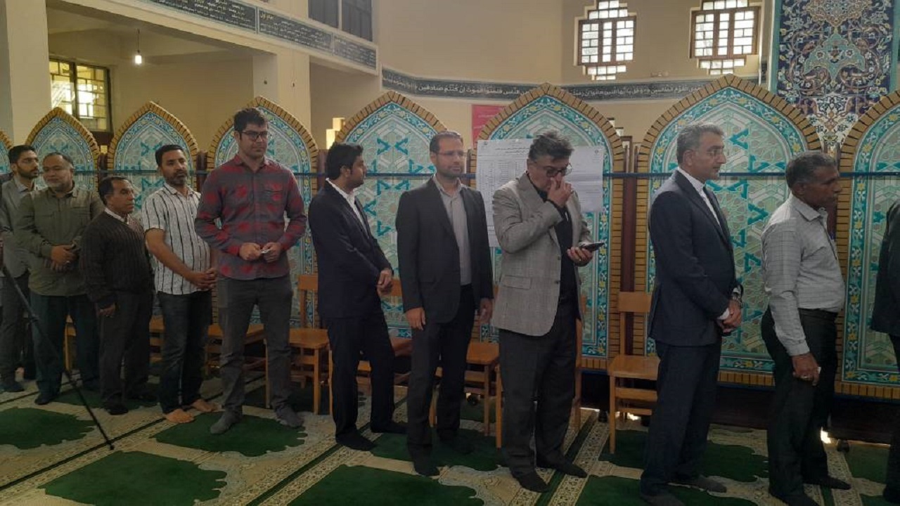 حضور پرشور هرمزگانی‌ها در شعب اخذ رأی + عکس