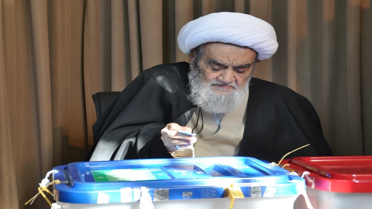 آیت الله مظاهری رای خود را به صندوق انداخت
