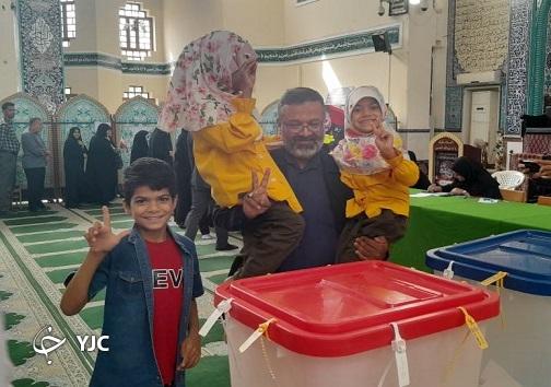 حضور پرشور هرمزگانی&zwnj;ها در شعب اخذ رأی + عکس