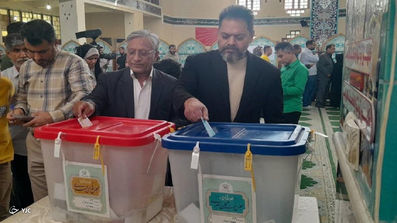 حضور غلامرضا صنعتگر رای پای صندوق رای