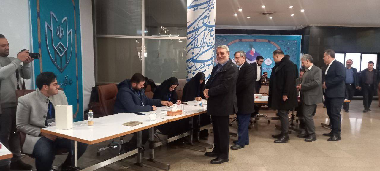 رحمانی فضلی رای خود را به صندوق انداخت