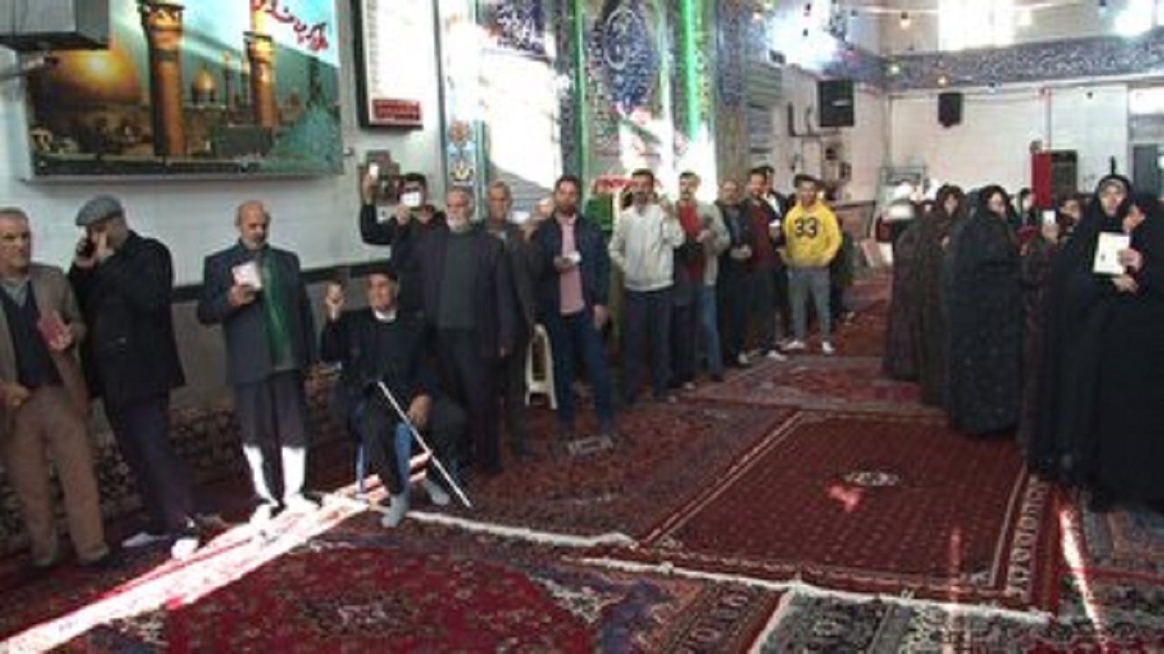حضور باشکوه اهالی روستای زاغه در پای صندوق‌های رأی