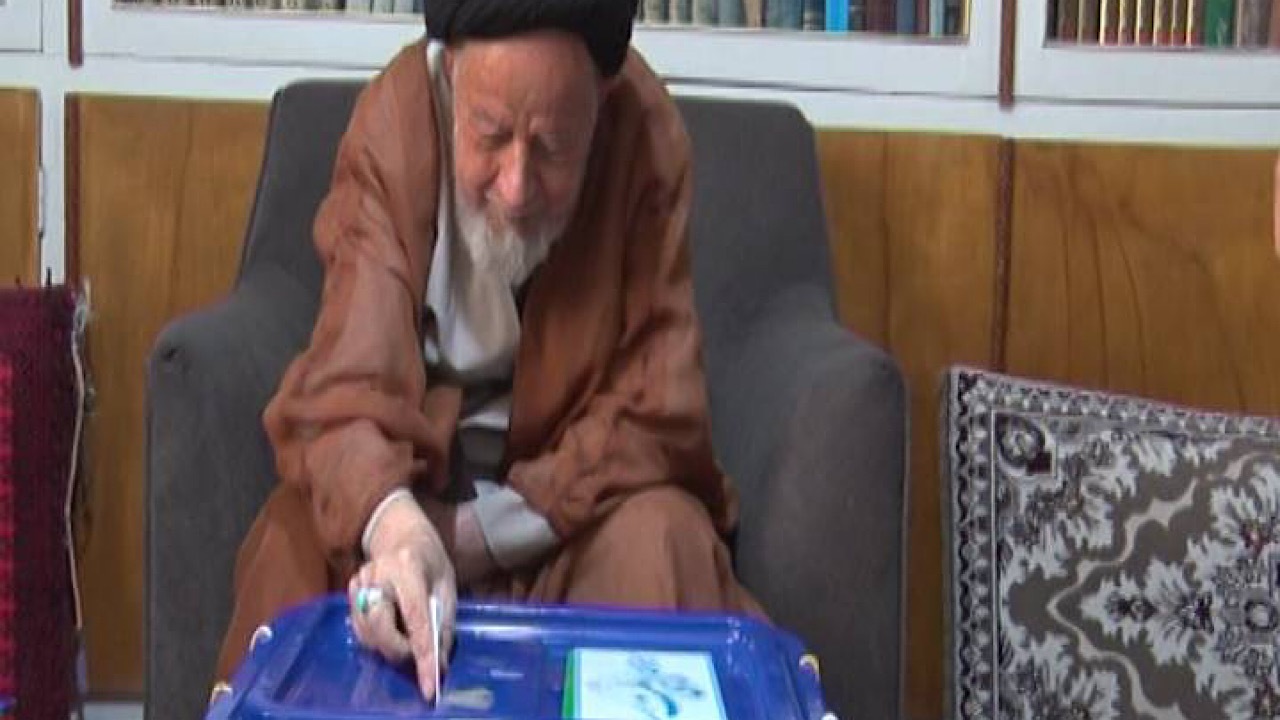 هر چه زودتر به تکلیف سیاسی خود عمل و دشمنان را نا امید کنید