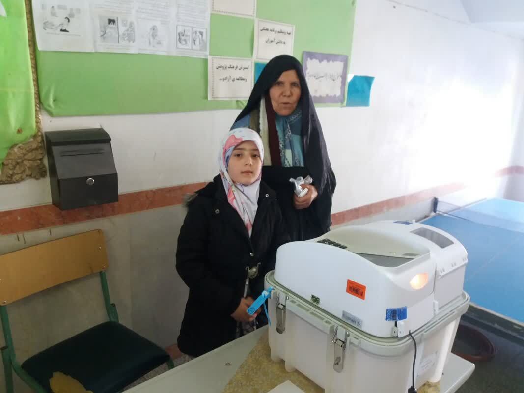 حضور کودکان در انتخابات