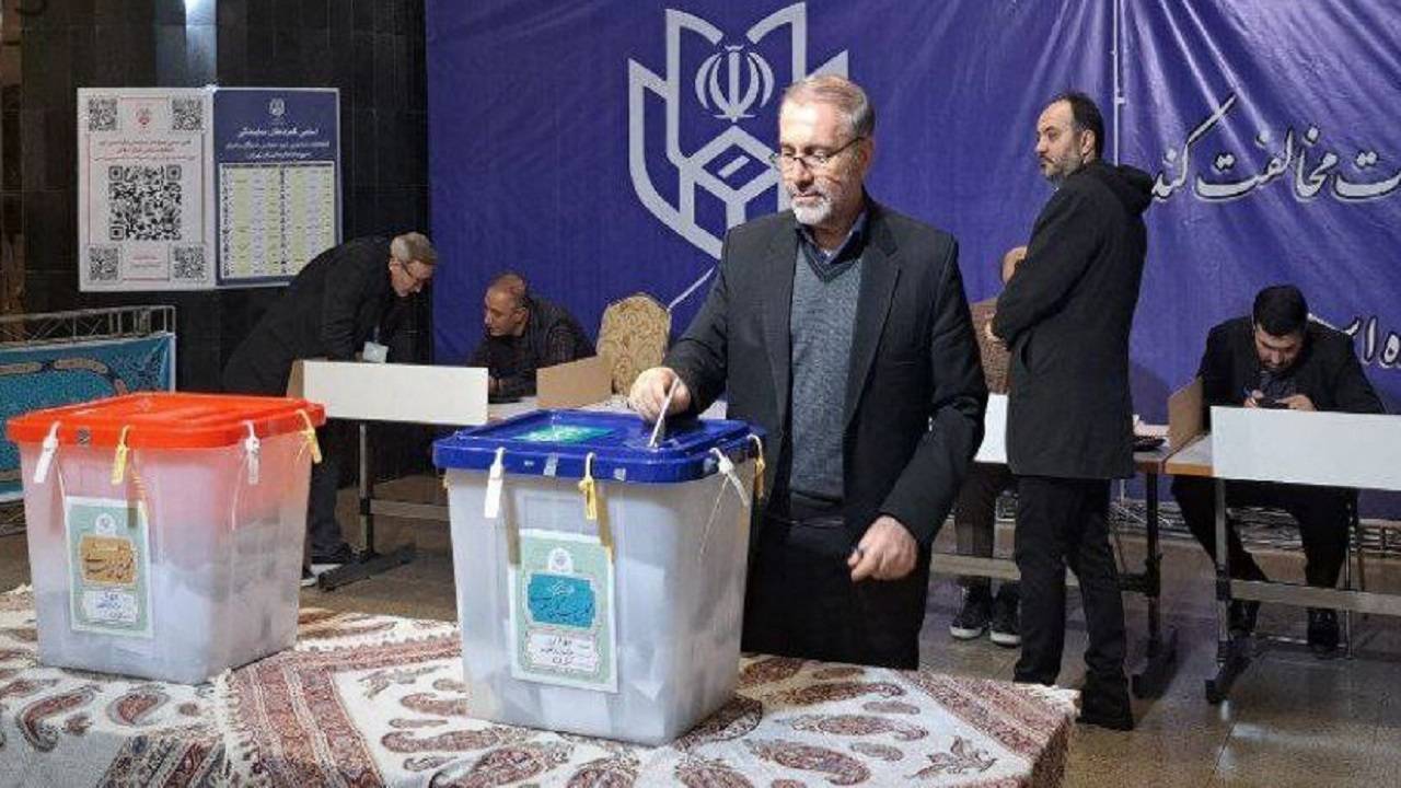 ذوالفقاری آرای خود را به صندوق انداخت