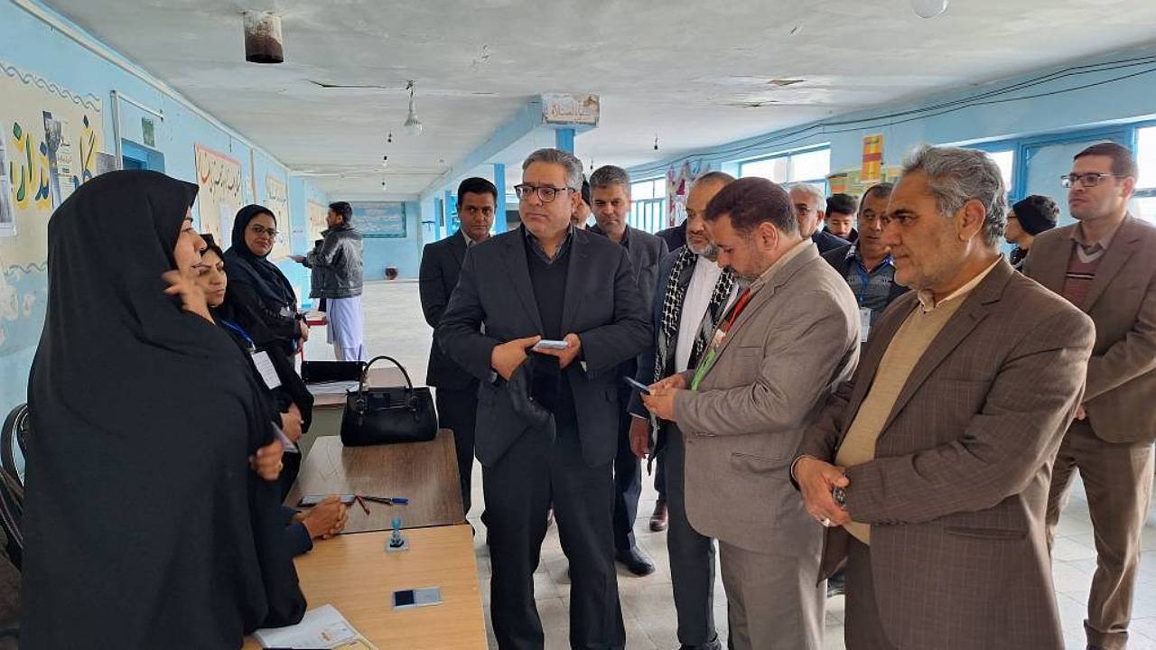 بازدید فرماندار کوهبنان از شعب اخذ رای