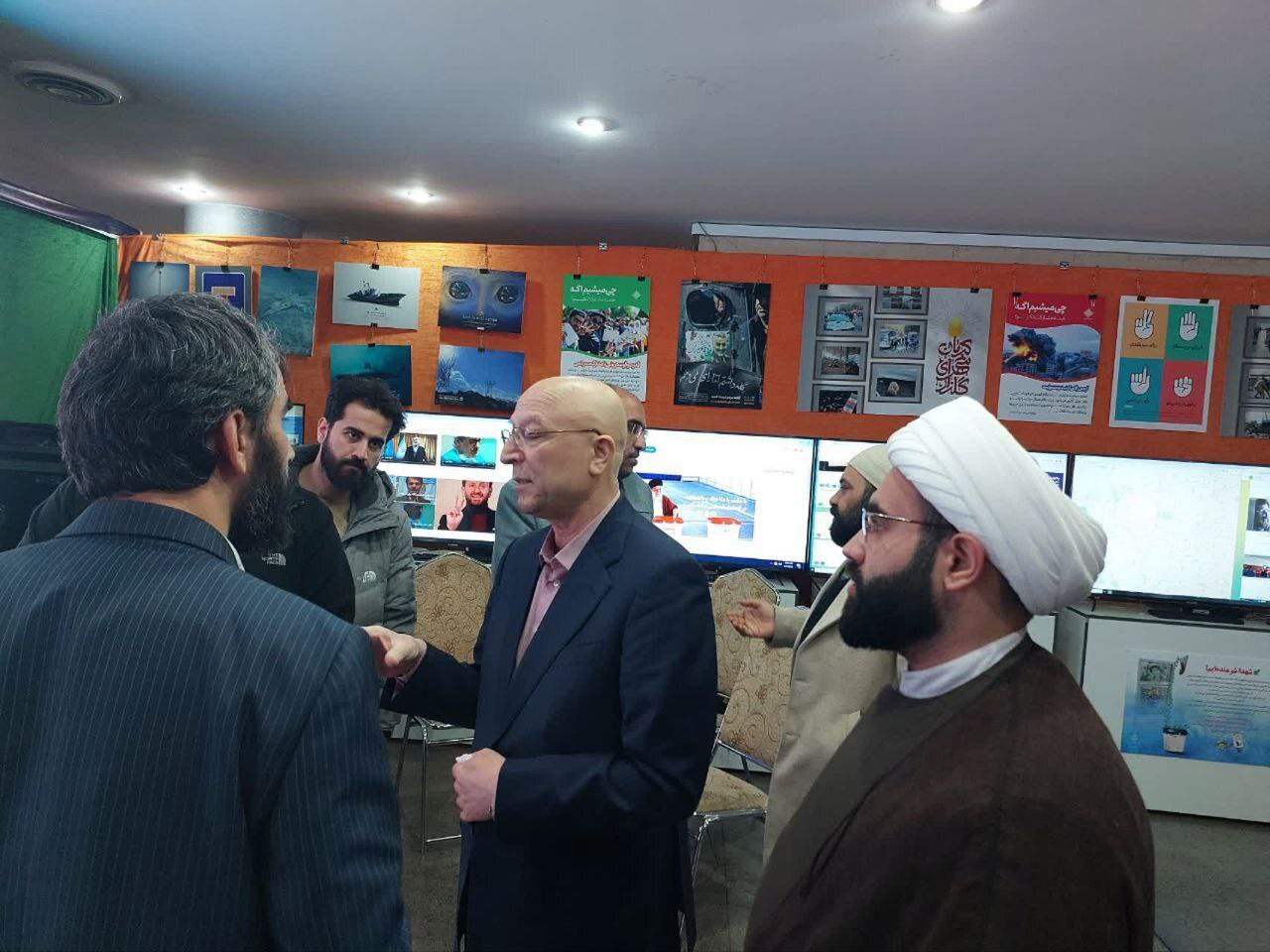 حضور وزیر علوم در ستاد انتخابات حضور وزیر علوم در ستاد انتخابات