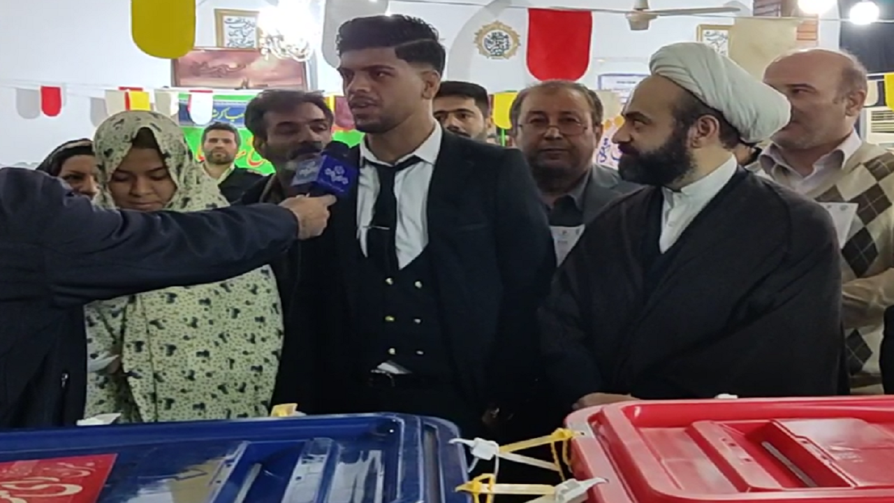 شرکت عروس و داماد روستای پیرواش در انتخابات + فیلم