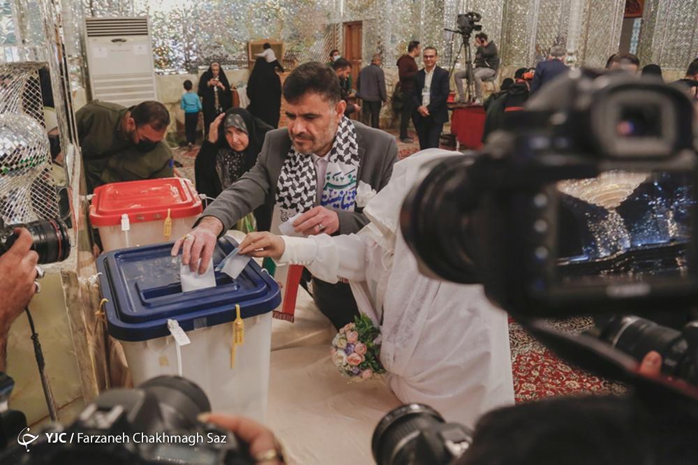 آغاز زندگی مشترک زوج جوان در پای صندوق رای شیراز