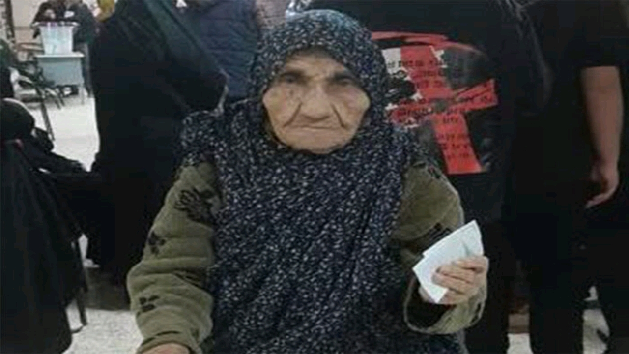 حضور «ننه قمر» ۹۰ ساله گالیکشی در پای صندوق رای