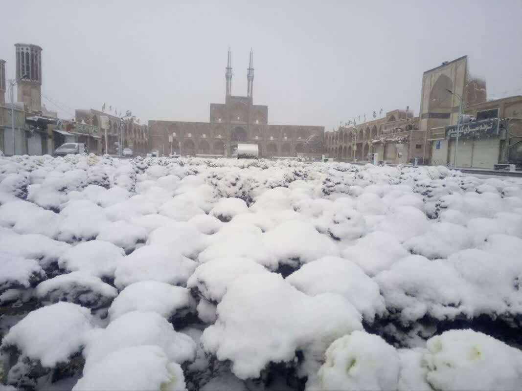 چهره زمستانی میدان امیر چخماق یزد در یک قاب