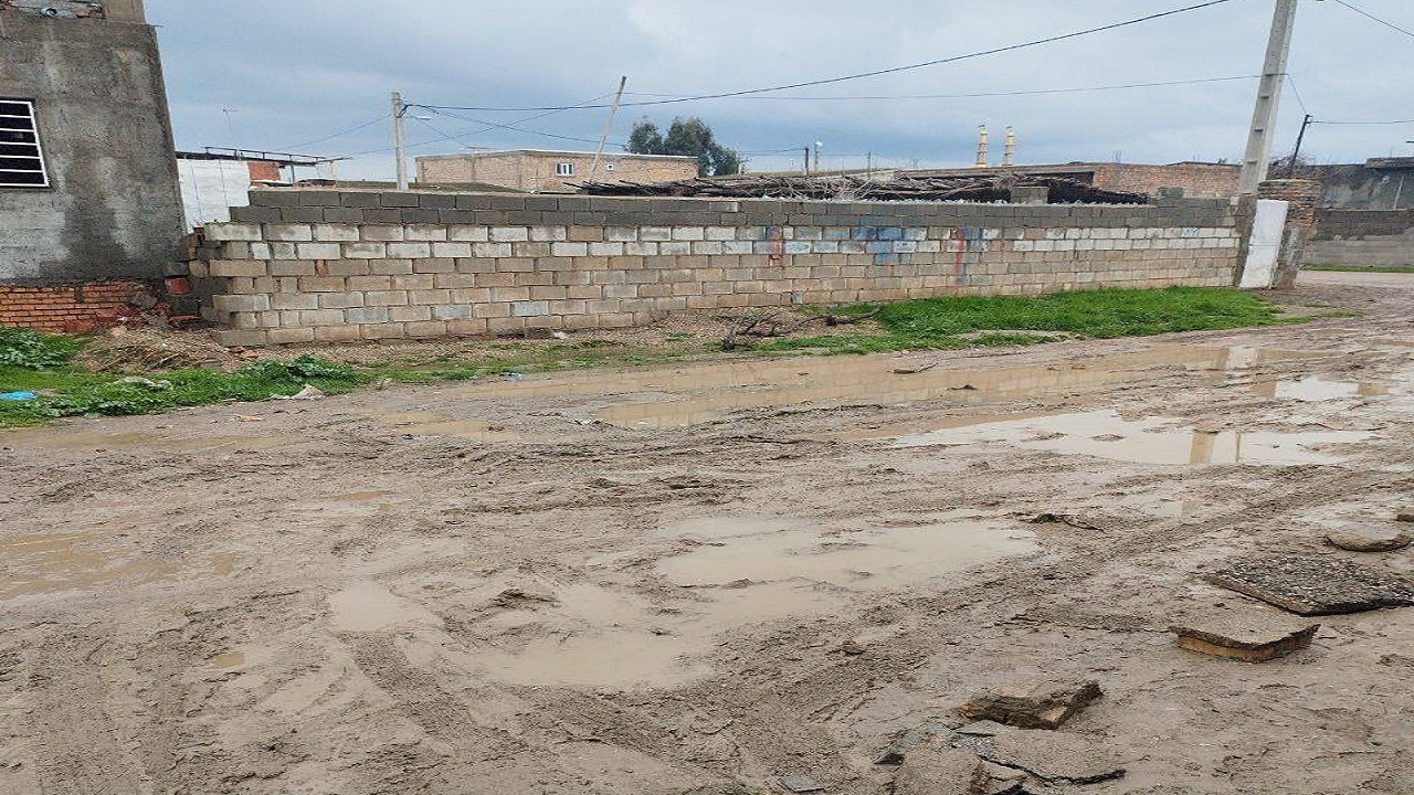معابر گل آلود سهم اهالی روستای علی آباد سیستانی‌ها شد + فیلم و تصاویر