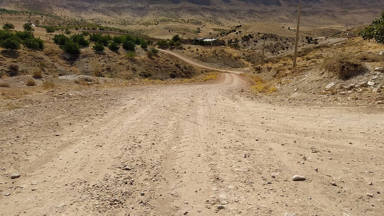 کارکنان شرکت زغالسنگ البرز شرقی روستای طزره در انتظار هموارسازی جاده