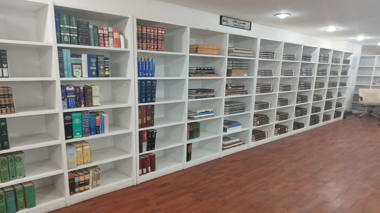 ۸۰۰ جلد کتاب با محتوای تاریخی فرهنگی به موزه زاهدان اهدا شد