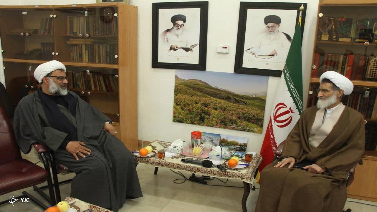دیدار منتخب مردم چهارمحال و بختیاری در مجلس خبرگان رهبری با نماینده ولی فقیه در استان+تصاویر و فیلم