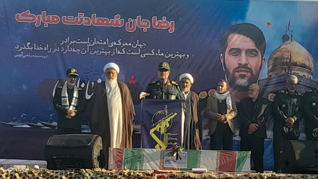 هرگز در برابر دشمنان سر خم نمی‌کنیم
