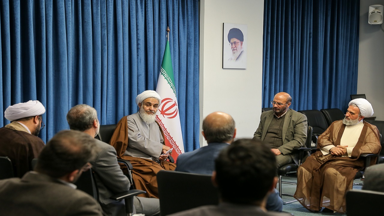 خرده فرهنگ‌های غلط القائی در بین دانش‌آموزان را با تبیین اصلاح کنیم