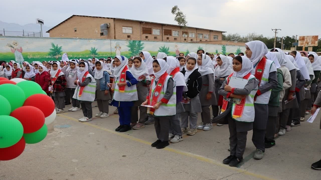 زنگ احسان و نیکوکاری در ۱۳۰۰ مدرسه استان زنجان نواخته شد