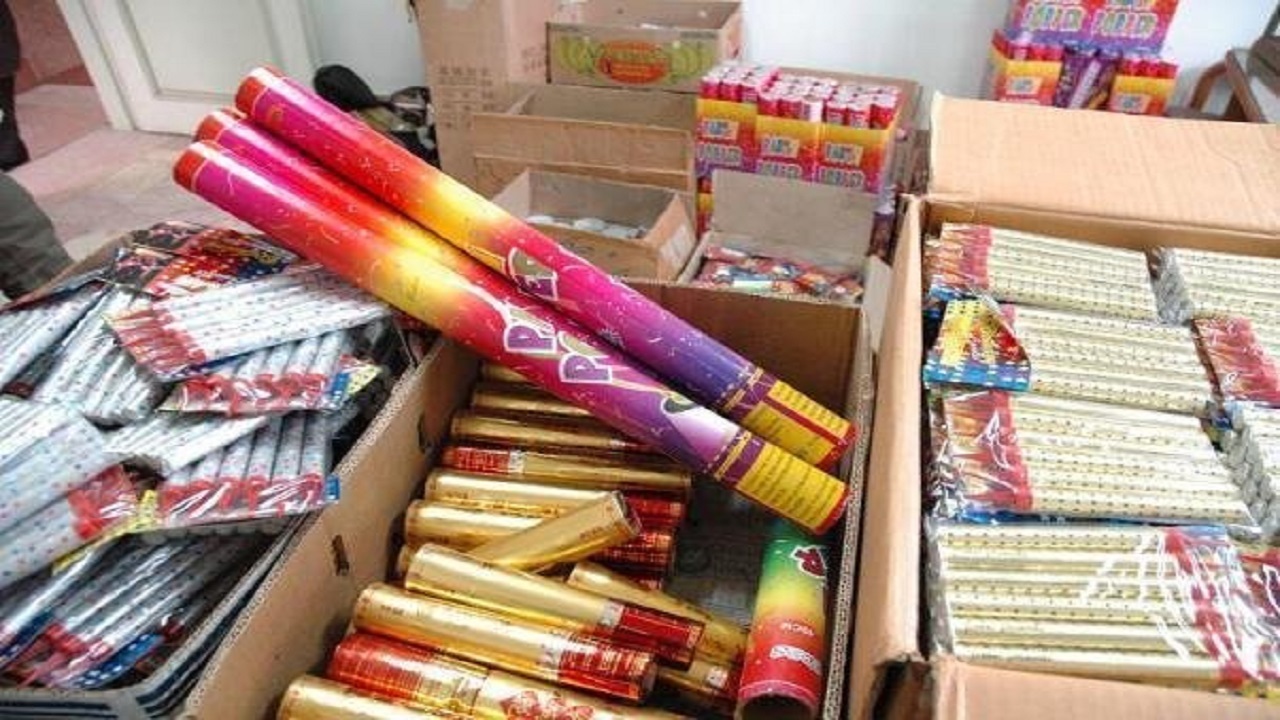نگرانی شهروندان شهر قدس از بازار داغ ترقه فروش‌ها در آستانه چهارشنبه سوری + تصاویر