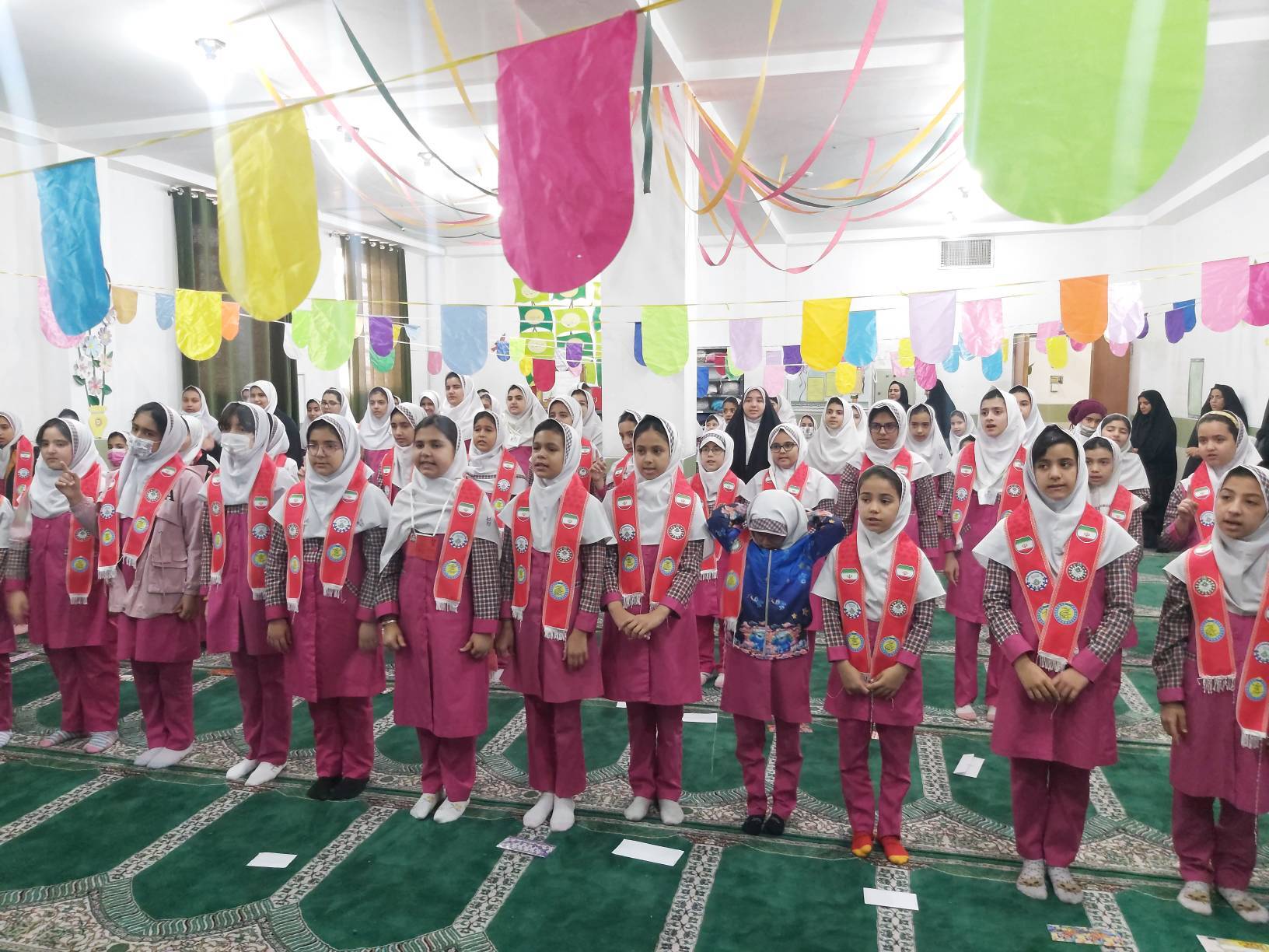 زنگ احسان و نیکوکاری در مدارس شهرستان انار نواخته شد