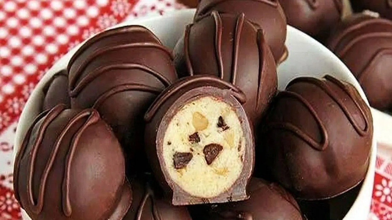 طرز تهیه شکلات خانگی مغزدار مخصوص پذیرایی عید + فیلم