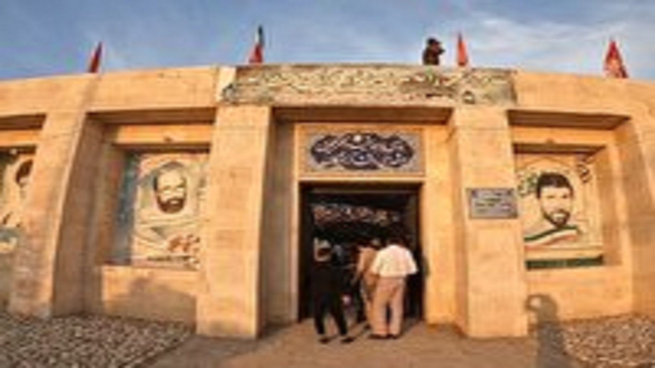 بازدید کاروان راهیان نور گلستان از یادمان شهدای دشت آزادگان در دهلاویه + فیلم